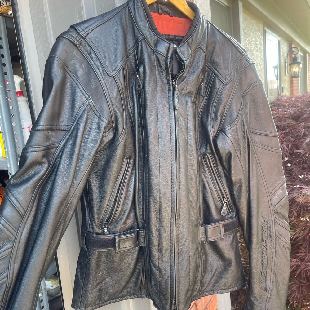 Harley Davidson riding leather jacket w:inside padding for protection